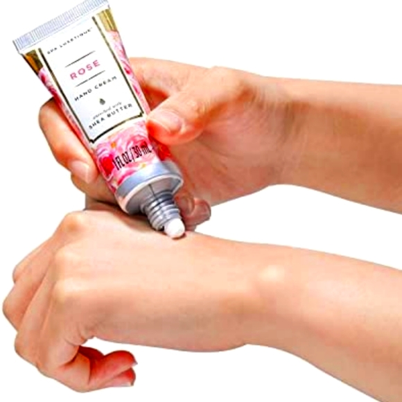 Nicole Miller Hand Cream Collection NWT - Picture 6 of 13